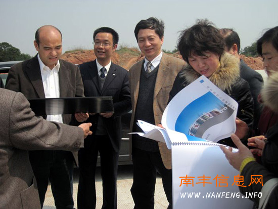 省教育厅调研组莅临南丰县幼儿园基建工地视察