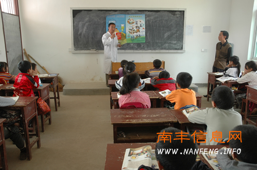 �Ϸ��ؿ�չ��Ԥ���ν�˲��������