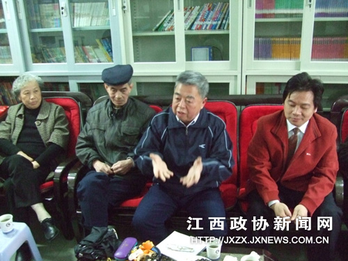 南丰县政协老委员视察学校安全教育