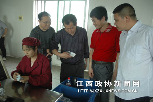 ��Э��ϯ���Ĳţ���3����ίԱ�ڻ������ϰ�װ�����������Ӳ������������