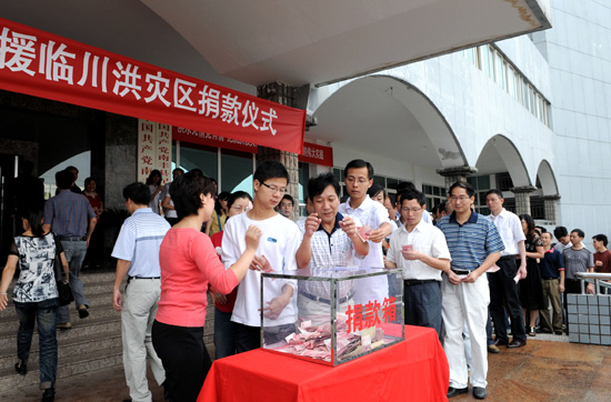 1000�������ص�Ա�ɲ�ְ����ͷ���ٴ�����Ⱥ�����Ԯ��