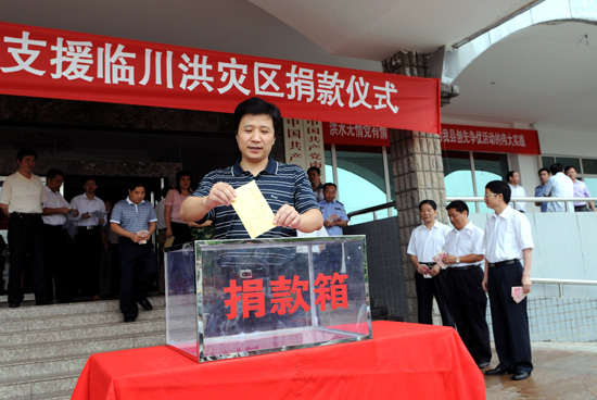 1000�������ص�Ա�ɲ�ְ����ͷ���ٴ�����Ⱥ�����Ԯ��