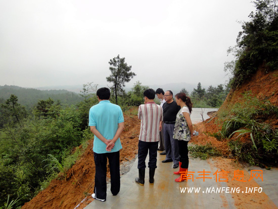 �м�ί�쵼���Ϸ�һ�߶�������ֺ�Ԥ������