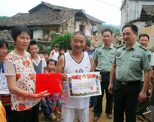 �Ϸ������䲿�������֡���һ��ǰϦο��ά��Ӣ�۸�ĸ