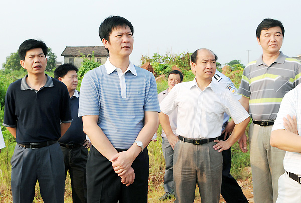 �س�ף���һ���Ӳ�ǽ��ص���Ŀ