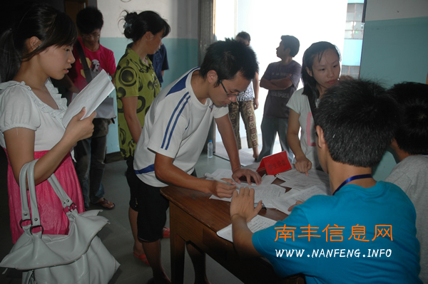 �Ϸ������ЭίԱ���� ����ƶ��ѧ����ѧ