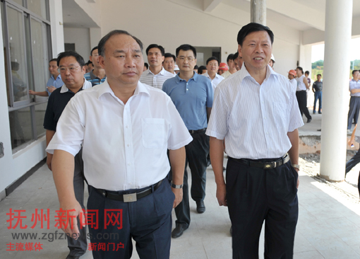 ������ڸ�������ͬ�£�����ӥ����ٹ�·�Ϸ����������