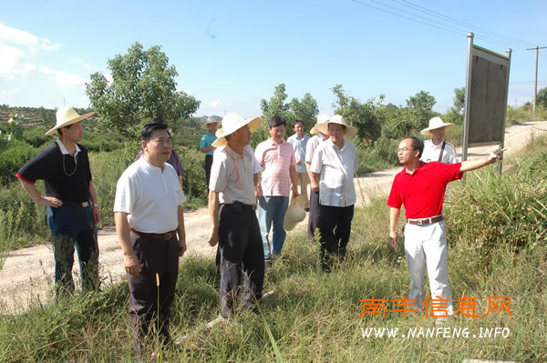 ����������ȡũҵר�ҽ��������ߵƺ���������ɱ�����