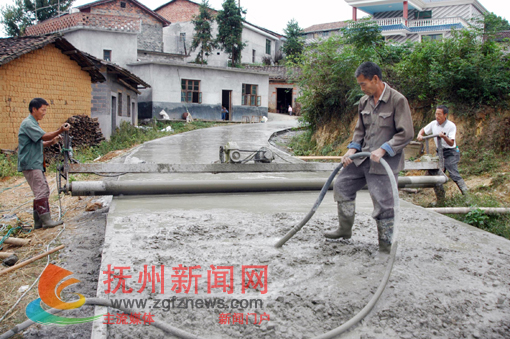 �Ϸ��ذ������޷���ͨ���޼Ҵ�С���3.6����ˮ�๫·���ڽ���ʩ��