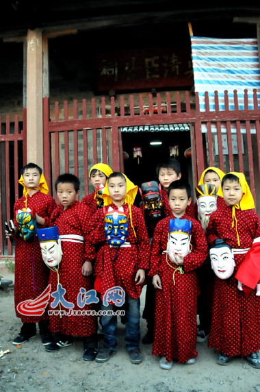 ժ������ߣ�¶�����۵�����