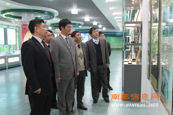 �Ϸ�����ί���ף���������ҩҵ���칤��