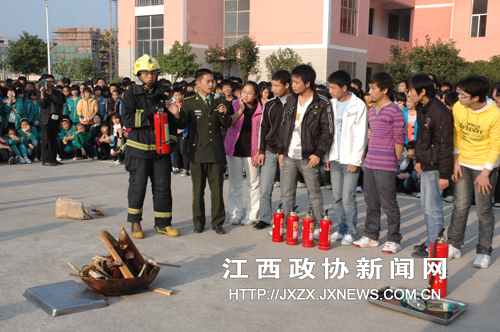 ������Ա���Ϸ������ѧ������ɷ��������ʹ�÷�����ע������