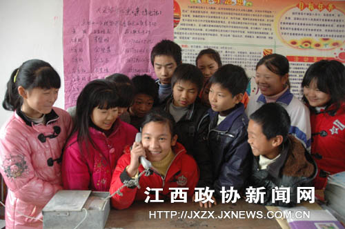 南丰开通“亲情电话”关爱留守儿童