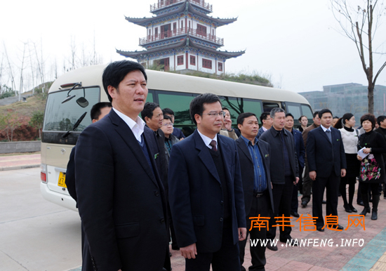 ��ί�������Ӳ��Ϸ��ء�����������