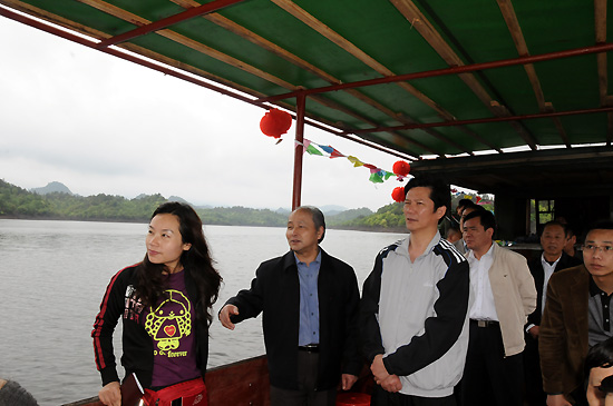 县委书记祝宏根深入一线调研旅游工作