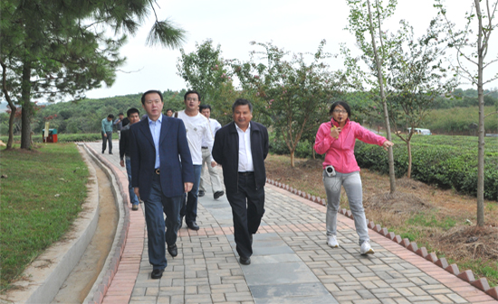 许中伟率团赴江西省现代生态农业示范园学习考察