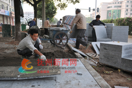 �Ϸ�Ͷ��700��Ԫ�������е�