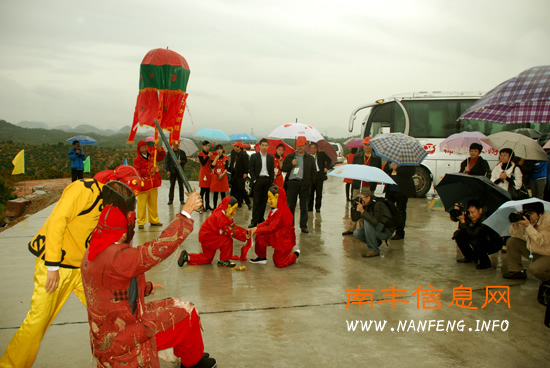 �Ϸ�ٰ조���ν۶������򸣵ء��