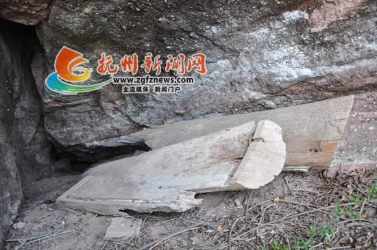 探寻南丰白舍洞穴式悬棺