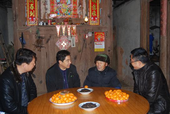 南丰信息网:南丰县领导深入桑田镇走访慰问困难群众