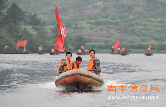 南丰县人武部组织民兵应急分队开展水上救援演练