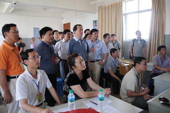 许中伟等县领导巡视高考考点