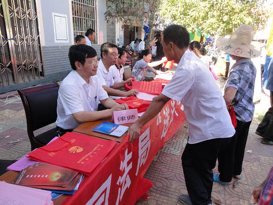 南丰县司法局积极开展“送法下乡”活动