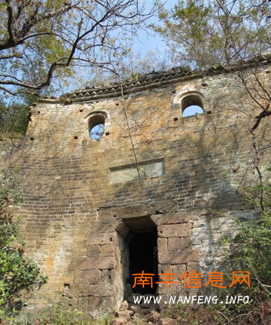 驴友南丰探险意外发现“土匪寨” 传说建于清代