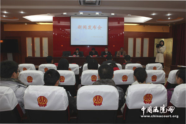 南丰法院召开新闻发布会通报“两评查”和人民陪审员工作情况