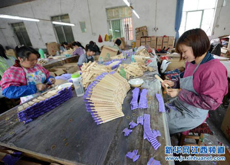 “没有围墙的工厂”让10万“巧娘”秀风采