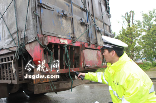 南丰交警开展交通整治 货车违法一律上限处罚