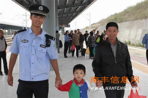 向莆铁路开通 南丰火车站铁警加大警力做好安保工作
