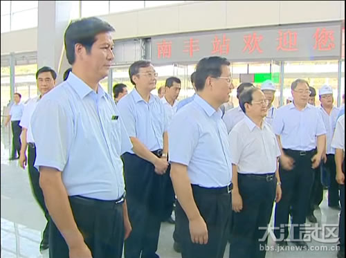 强卫鹿心社视察向莆铁路南丰站