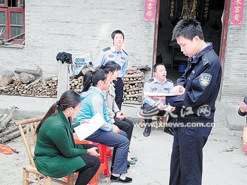南丰交警入户走访听民声