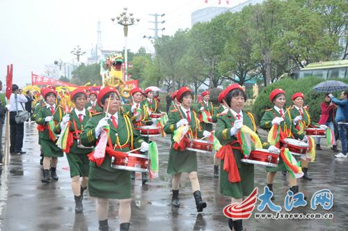 展现蜜桔文化 南丰举行傩神送吉暨妆迎祈福民俗踩街活动