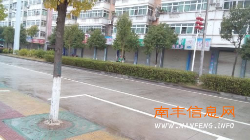 南丰县园林管理局积极开展施肥工作