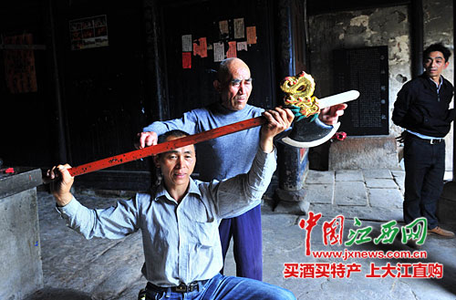 南丰石邮傩班跳傩大伯的幸福生活