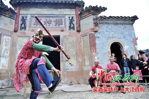 南丰石邮傩班跳傩大伯的幸福生活