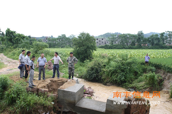 南丰县纪检监察干部深入一线指导抗洪救灾