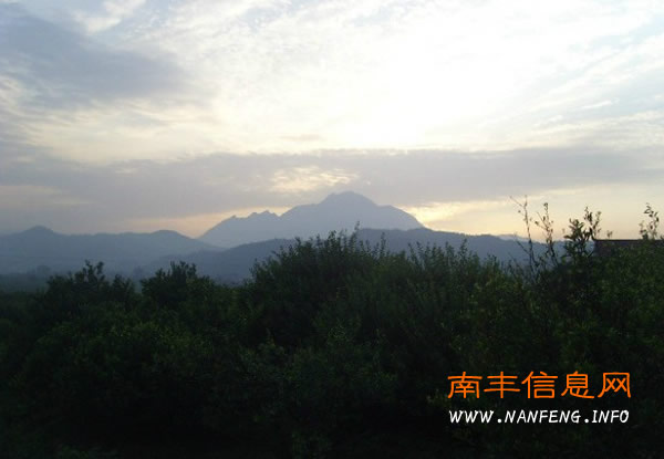 南丰之行:远眺军峰山