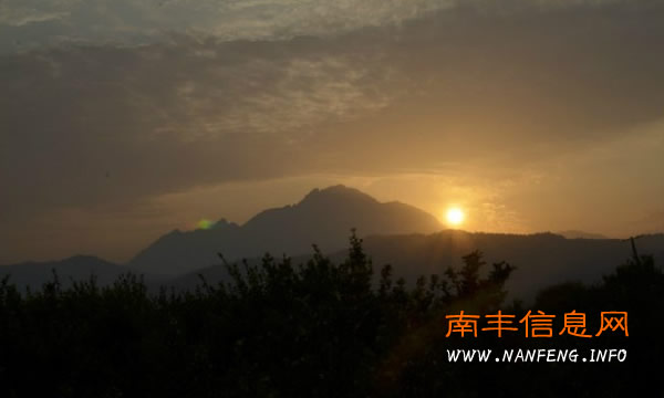 南丰之行:远眺军峰山