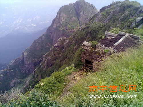 登山招募令,快和你的小伙伴一起登军峰山顶看日出吧