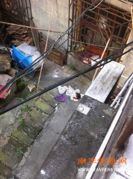 南丰3岁男童独自在家从四楼爬窗台坠亡 器官捐献红十字会