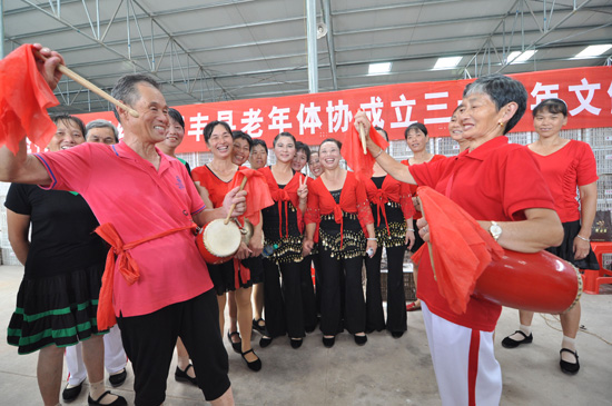 南丰乡村舞蹈队“舞”出老年风采