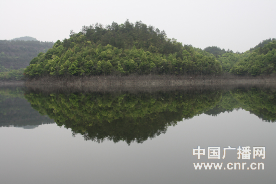 徜徉南丰湖光山色间 过足“仙人瘾”