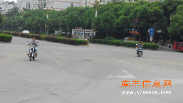 交通标志线模糊不清埋隐患 南丰市民盼尽快更新维护