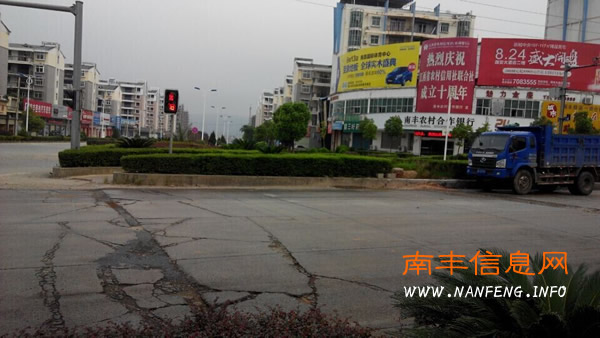 交通标志线模糊不清埋隐患 南丰市民盼尽快更新维护