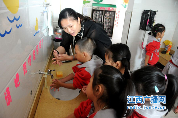 南丰县幼儿学洗手迎接“全球洗手日”