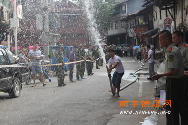 南丰县消防大队摆开趣味消防竞赛大舞台