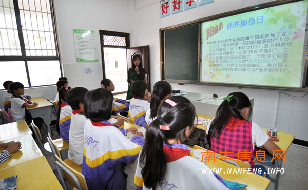 南丰小学生“补丁衣裳”话勤俭